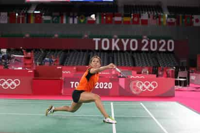 La mexicana Haramara Gaitán cayó 2-0 en su debut olímpico ante la surcoreana G.E Kim. La representante de Nuevo León sucumbió con parciales de 21-14 y 21-8 en la primera ronda de la fase de grupos del bádminton realizada en la Plaza Deportiva Musashino Forest.(ARCHIVO)
