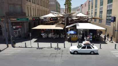'No es lo mismo, nosotros tenemos que dejar la calle abierta para que la gente circule bien pero, de nuestros afiliados, ninguno saca sus botaderos o se extiende tres metros a la calle y los informales sí, lo vimos en los locales de la Cepeda y Valdez Carrillo, es necesario que apliquen la Ley', insistió.
(VERÓNICA RIVERA)