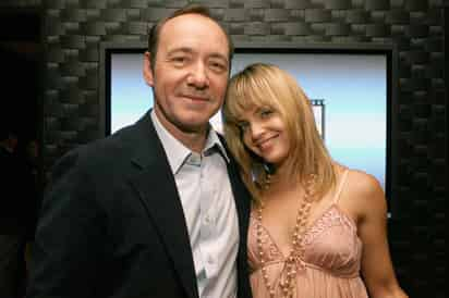 Mena Suvari quiere explicar su razonamiento para escribir sobre su experiencia con Kevin Spacey en el set de la película de 1999 “American Beauty” (“Belleza americana”) en su nuevo libro “The Great Peace” (Hachette).