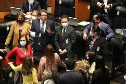 La Comisión Permanente del Congreso de la Unión aprobó la realización de un periodo extraordinario de sesiones a realizarse este viernes para analizar y en su caso avalar una prórroga a la entrada en vigor de la ley de outsourcing y la ratificación de los secretarios de Hacienda, Rogelio Ramírez de la O; y de la Función Pública, Roberto Salcedo. (ARCHIVO)