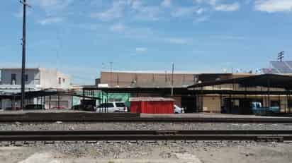 Colocarán reductores de velocidad en los cruces ferroviarios para evitar accidentes con el tren. (EL SIGLO DE TORREÓN)