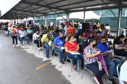 La Mesa de Salud de La Laguna pide mayor rapidez en vacunación contra el COVID-19 para controlar la pandemia.