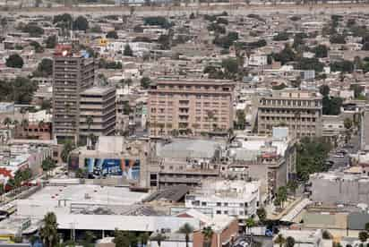 El alcalde Jorge Zermeño Infante negó que en todo el sector Centro de Torreón se necesite pedir pipas con agua de forma particular. (ARCHIVO)