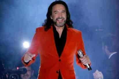 Marco Antonio Solís ha usado sus redes sociales para exhortar a sus fanáticos a vacunarse contra el coronavirus y para pedirle a la gente que no salga, sino es necesario ante la llegada de la tercera ola de la pandemia. 