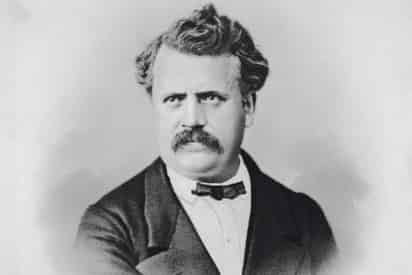 Vuitton, una de las primeras personas en comprender la importancia y el valor de dar su nombre a un objeto, no fue en realidad el primer Louis Vuitton. Nacido en Anchay (frontera con Suiza) el 4 de agosto de 1821, recibió el nombre de su hermano mayor, que murió con apenas un año de edad.
(EFE)