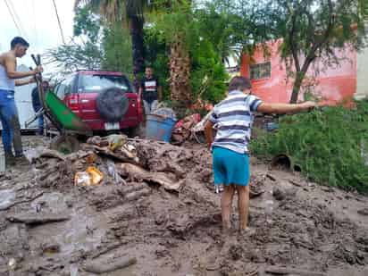 Esta tarde, personal jurisdiccional hizo un recorrido por las viviendas afectadas ubicadas sobre la avenida México, entre la calle primera y segunda de la colonia La Polvorera.
(EL SIGLO DE TORREÓN)