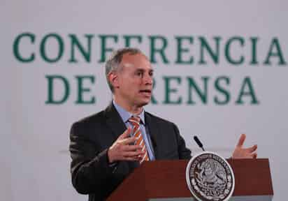 Hugo López-Gatell, subsecretario de Prevención y Promoción de la Salud, informó a la Conferencia Nacional de Gobernadores (Conago) que el sector educativo será considerado como una actividad esencial ante la pandemia por COVID-19, por lo que se liberará la posibilidad legal de que la Secretaría de Educación Pública (SEP) llame a clases presenciales aunque el semáforo epidemiológico este en color rojo. (ARCHIVO)