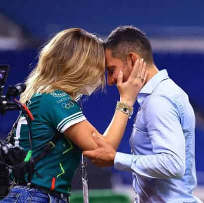 Dentro de las muchas personas a las que sorprendió la llegada a Tokio de Catalina Serna, esposa de Jaime Lozano, están las principales autoridades del deporte en México, que son las encargadas de la delegación tricolor que participa en Japón. (ESPECIAL)
