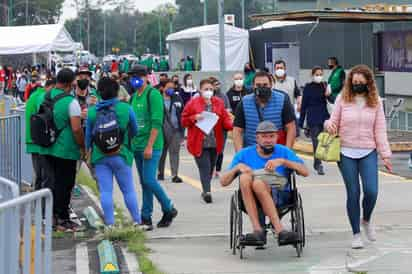 Según el último informe epidemiológico de la organización, la variante delta (inicialmente detectada en India) se transmite actualmente en 135 países, la beta (Sudáfrica) en 132 , la gama (Brasil) en 81 y la alfa (Reino Unido) en 182.
(EFE)