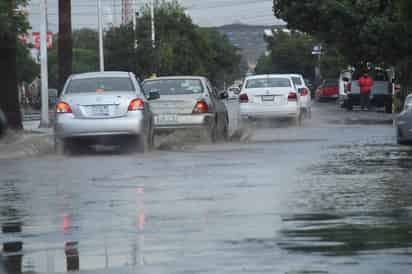 Inundaciones y áreas públicas anegadas fue lo que dejaron las precipitaciones que se registraron desde el jueves en la tarde.