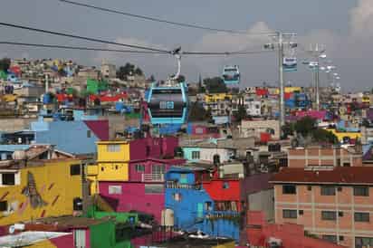 La mañana de este domingo, el gobierno de la Ciudad de México pondrá en marcha la Línea 2 del Sistema Cablebús que correrá de Constitución de 1917 a Santa Marta, en la alcaldía Iztapalapa, cuya inversión fue de 3 mil 168 millones de pesos, para su construcción, sistema electromecánico y la operación durante un año por parte del consorcio integrado por Leitner Ropeways – Alfa Proveedores Contratistas. (ARCHIVO)