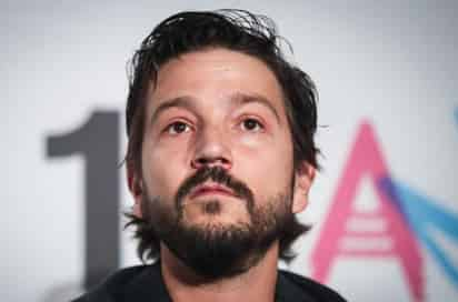 Diego Luna siempre tiene un 'acercamiento hiperpersonal' a sus proyectos como director y productor, según explica en una entrevista a unos días del estreno de la serie 'Todo va a estar bien', en donde muestra sus reflexiones en torno a la familia, el feminismo y las nuevas masculinidades.