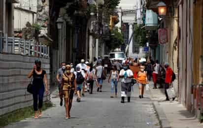 Cuba superó este viernes el medio millón de casos de COVID-19 desde el comienzo de la pandemia en marzo del año pasado con 500,216 contagios, 8,132 de ellos confirmados en las últimas 24 horas. (ARCHIVO) 
