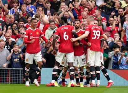 El Machester United es el líder provisional de la Premier 2020/21 con una exhibición de pegada traducida en una goleada 5-1 en Old Trafford ante el Leeds United del técnico argentino Marcelo Bielsa, con cuatro asistencias del francés Paul Pogba y un triplete del portugués Bruno Fernandes.