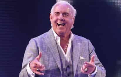 Los asistentes a la gran fiesta de la Triple A, vibraron al ver entrar a 'Nature Boy' al ring (ESPECIAL)