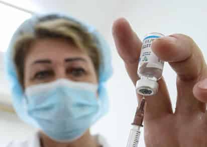 Un estudio señala que hay un 'pequeño aumento' del riesgo de sufrir parálisis facial asociado con la vacuna CoronaVac contra la COVID-19, aunque los beneficios 'superan con creces' el riesgo 'muy poco frecuente' de este efecto, que en la mayoría de los casos es temporal y se resuelve solo.