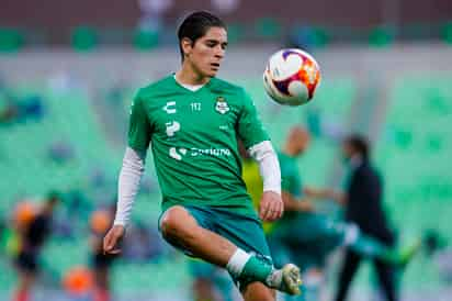 El futuro profesional del futbolista Santiago Muñoz está a la espera de definirse, ya que el jugador de Santos Laguna estaría cerca de jugar en el futbol europeo, pues según varios reportes se unirá al New Castle, pero hay algunos detalles que están retrasando su fichaje. 
