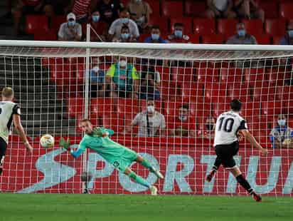 El Granada sumó su segundo empate consecutivo en el inicio de La Liga española de futbol al igualar esta tarde por 1-1 en el Estadio Nuevo Los Cármenes ante un buen Valencia, que en el tramo final neutralizó con un gol de penalti de Carlos Soler la ventaja obtenida por los locales en la primera mitad.