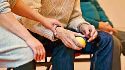 Los investigadores ya pueden identificar cáncer e incluso quién morirá de COVID-19 a través de sistemas especializados. Y ahora un desarrollo de IBM también permitirá saber cómo progresarán los síntomas de personas con Parkinson. (ESPECIAL) 
