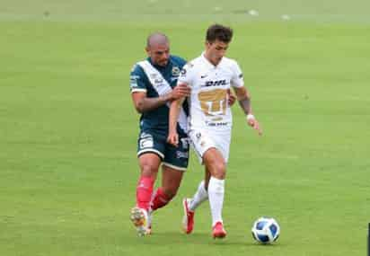 Con un par de goles en el complemento, los Pumas finalmente consiguieron el domingo su primera victoria del torneo Apertura mexicano al vencer en casa 2-0 al Puebla por la sexta fecha.