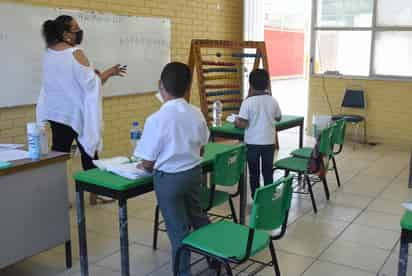 Con semáforo epidémico en color amarillo, el regreso a clases semipresencial será únicamente en 433 escuelas públicas de nivel básico en la entidad. (ARCHIVO)