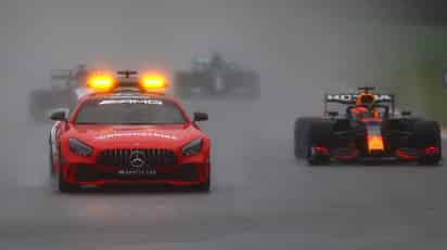 Pocos minutos después de que se reanudara la carrera del Gran Premio de Bélgica, la bandera roja volvió a aparecer en la pista debido a las condiciones climatológicas. 