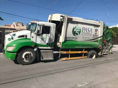 El vehículo siniestrado es un tractocamión de marca Kenworth, color verde, con número económico 2525, de la empresa Promotora Ambiental S. A. (EL SIGLO DE TORREÓN)