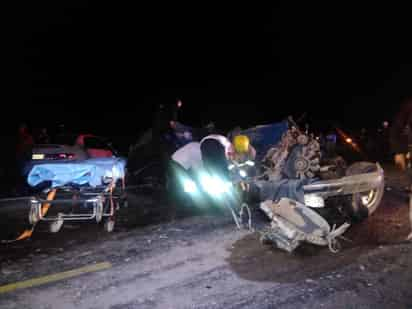 Camioneta perdió el control e impactó un Honda Accord. (EL SIGLO DE TORREÓN)