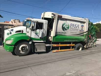 Los vecinos comentaron que el hundimiento se presentó tras una obra que realizó el Sistema Municipal de Aguas y Saneamiento. (EL SIGLO DE TORREÓN)