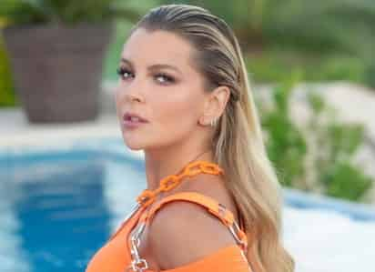 La actriz de telenovelas mexicanas se mostró disfrutando de la piscina vistiendo parte de un traje de baño (@MARJODSOUSA) 