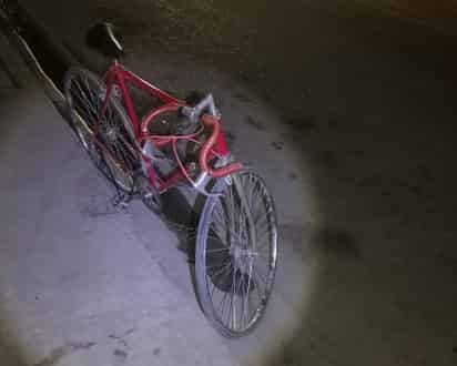 El joven viajaba a bordo de una bicicleta de carreras al momento del accidente. (EL SIGLO DE TORREÓN)