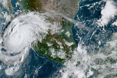 El Director General de la Comisión Nacional del Agua (Conagua), Germán Martínez Santoyo informó que la Tormenta Tropical 'Olaf' se intensificó a huracán categoría 1. (ESPECIAL)