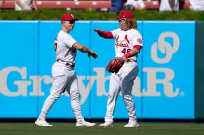 Tyler O'Neill despachó un jonrón que rompió el empate, los relevistas de los Cardenales se combinaron para colgar cinco ceros y San Luis dividió la serie de de cuatro juegos contra los Dodgers de Los Ángeles al ganarles este jueves por 2-1. (ARCHIVO) 
