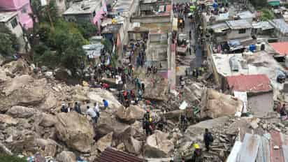 Una media hora después de los hechos llegaron al lugar los cuerpos de emergencia. (EL UNIVERSAL)