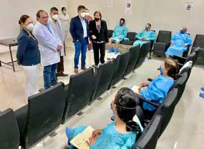 Se realizaron 240 cirugías gratuitas de cataratas en el Hospital General de Torreón. Las intervenciones a las personas beneficiarias se realizaron a través del programa “Cambiando Vidas”, atendiendo las medidas sanitarias para evitar la propagación y el contagio del COVID-19.
