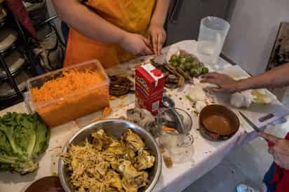 Llama a celebrar con responsabilidad. (ARCHIVO)