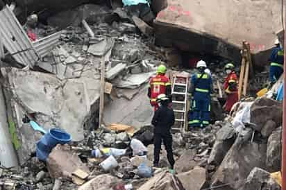 La niña permanecía desaparecida junto con su hermano, también menor de edad y su madre, que siguen desaparecidos luego de que su casa fuera destruida por el desgajamiento del cerro. (EL UNIVERSAL)