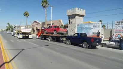 La camioneta detenida en el bulevar Independencia y Nudo Mixteco. (EL SIGLO DE TORREÓN)