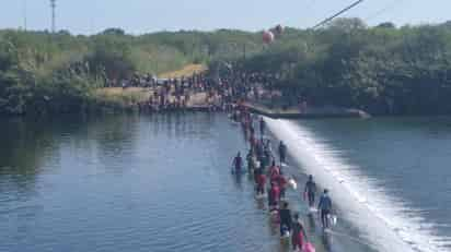 La mayoría de la población migrante en tránsito provienen del país caribeño de Haití. Se trata de hombres, mujeres, niños y bebés; quienes han cruzado a Estados Unidos y permanecen tanto en la orilla del río Bravo como debajo del Puente Internacional.