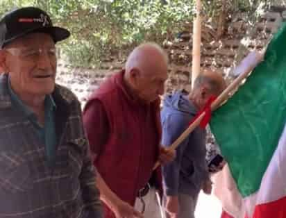 A pocos días de haberse celebrado el Día de la Independencia de México ha dado la vuelta al país y a otras partes del mundo un grupo de adultos mayores en un asilo celebrando el 16 de septiembre.