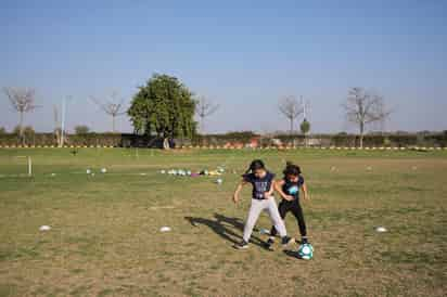 Una investigación lanzada por la Fundación Barça y UNICEF confirma que el deporte puede tener un impacto relevante en la educación y el desarrollo de habilidades de los niños y niñas. (ARCHIVO)
 