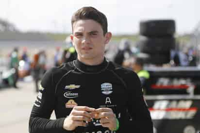 Patricio O'Ward tuvo que abandonar la carrera unas vueltas después de que otro coche le pegará por atrás. (ARCHIVO)