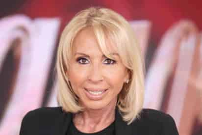 La presentadora peruana, Laura Bozzo, es buscada por ficha roja en Interpol como solicitud de la Fiscalía General de la Republica (FGR), debido a que no acudió de manera voluntaria al Centro de Prevención y Readaptación Social Santiaguito, en Almoloya, Estado de México, por lo que se encuentra prófuga de la justicia.
