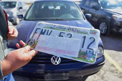 La actualización de placas y derechos vehiculares van de la mano con la seguridad. (EL SIGLO DE TORREÓN)