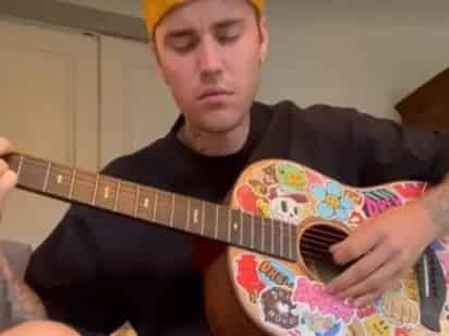 Tras ver un TikTok de Tom Cruise tocando la guitarra, Justin Bieber le dedicó seis historias en su perfil de Instagram al actor, en las que celebraba su habilidad para tocar el instrumento y hasta le hizo un cover de la canción que interpretaba Cruise en el video.