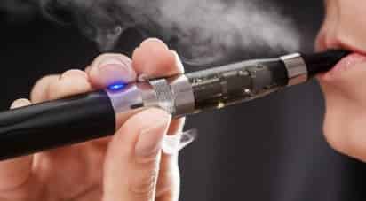 La Dirección de Alimentos y Fármacos de Estados Unidos (FDA, en inglés) autorizó este miércoles la venta de una marca de cigarrillos electrónicos de la firma R.J. Reynolds por entender que pueden ayudar a que los fumadores abandonen el tabaquismo. (ESPECIAL)