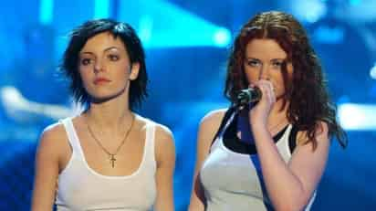 Lena Katina y Julia Volkova formaron parte de uno de los duetos musicales más controversiales en la industria musical, t.A.T.u, causó gran revuelo a nivel mundial con su mega éxito 'All The Things She Said', tras 10 años de su separación oficial, el grupo anuncia que regresará a los escenarios en 2022.
