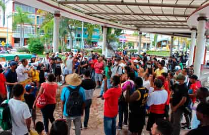 La Comisión Nacional de los Derechos Humanos (CNDH) solicitó a las autoridades federales y a los gobiernos de Chiapas, Tabasco y Oaxaca implementar medidas de protección y otorgar ayuda humanitaria a la caravana migrante que saldrá mañana de Tapachula, Chiapas, con destino a la Ciudad de México. (ARCHIVO) 
