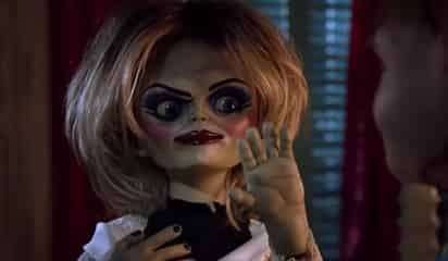 Tal parece ser que Chucky, la serie, no sólo es una producción terrorífica y la continuación de la saga del “muñeco diabólico”, sino que también hace activismo LGBT+ y da representación a los integrantes de la comunidad queer, pues Chucky reveló que su “hije” “Glen”/”Glenda” es de género fluido.  (ESPECIAL) 