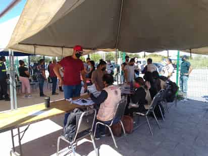 Servidores de la Nación dijeron ayer que esta semana se han acercado docentes a los módulos de vacunación de Torreón en búsqueda del biológico de AstraZeneca.